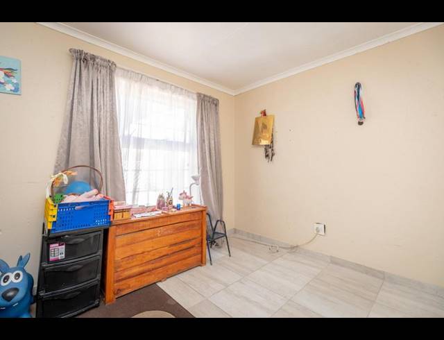2 BEDROOM TOWNHOUSE FOR SALE IN RANGE VIEW
